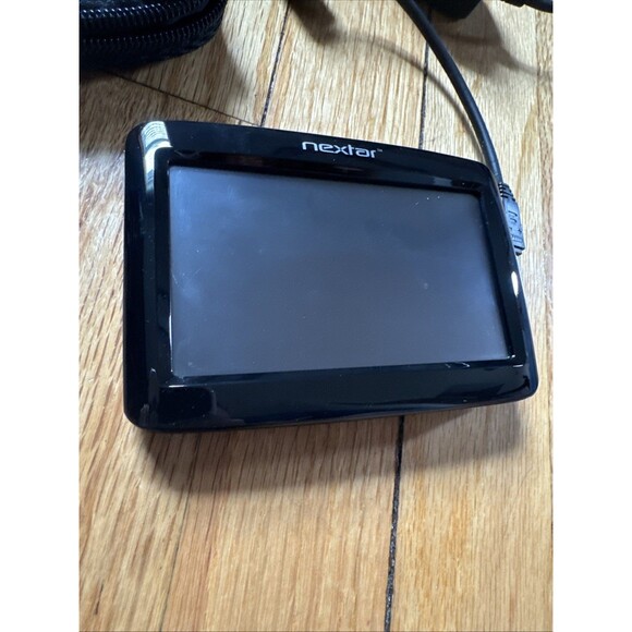 Nextar Q4 Automotive Mountable GPS Bundle With Charger And Case - Picture 2 of 9